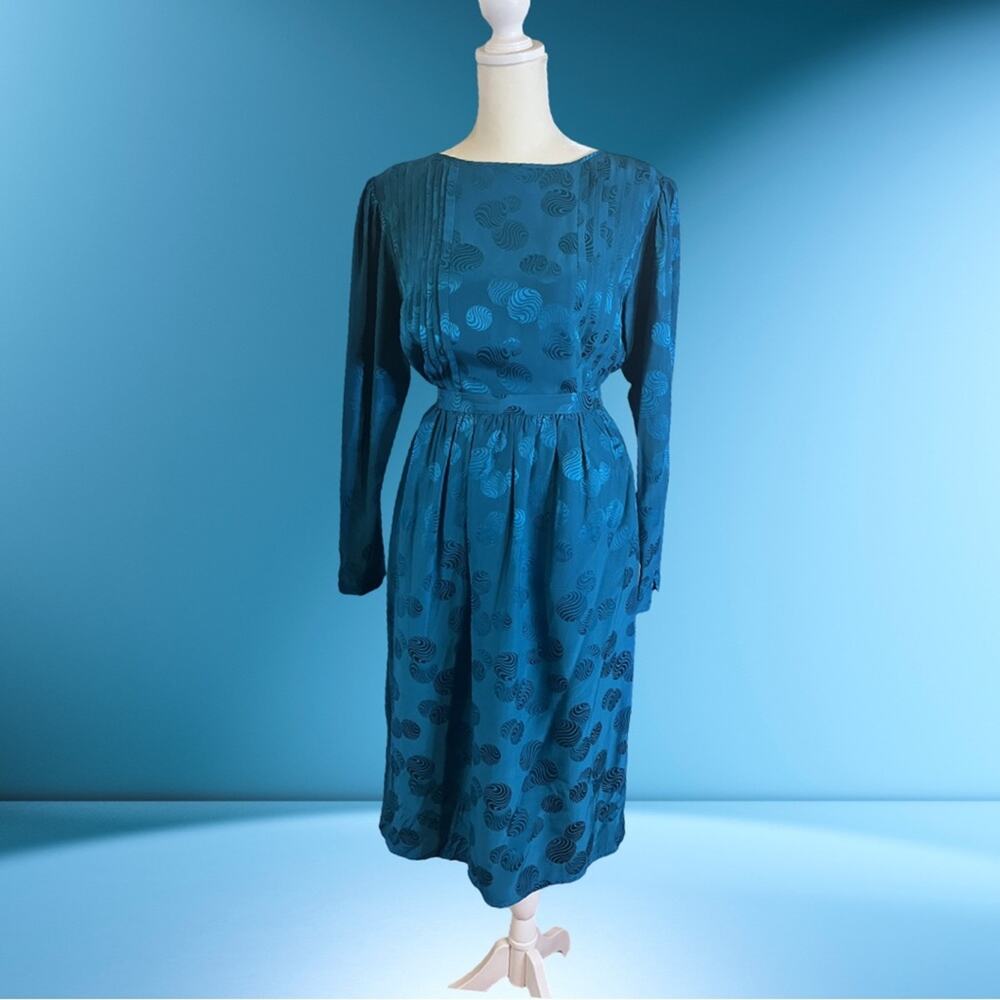 Vintage 2 Piece 80s Argenti 100% Silk. 2 Piece Skirt/Blouse Set. Size: 8